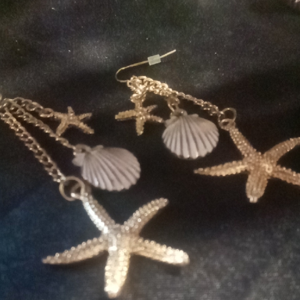 Gold Starfish and Shell Dangle Earrings